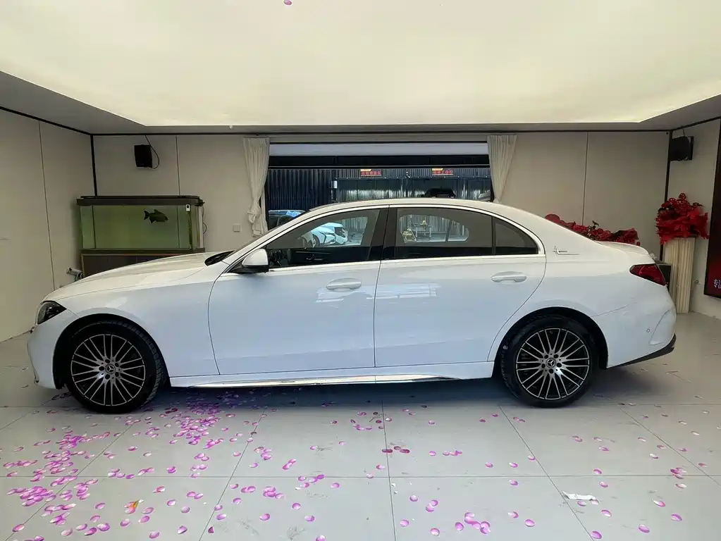 Mercedes-Benz C-Class — миниатюра 6