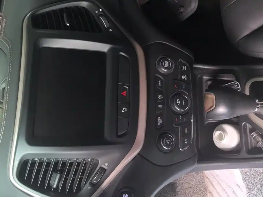 Jeep Cherokee — миниатюра 13