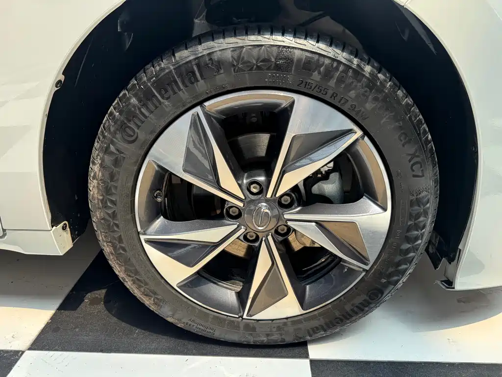 GAC M6 2021 270T DCT Premium （ мест）
