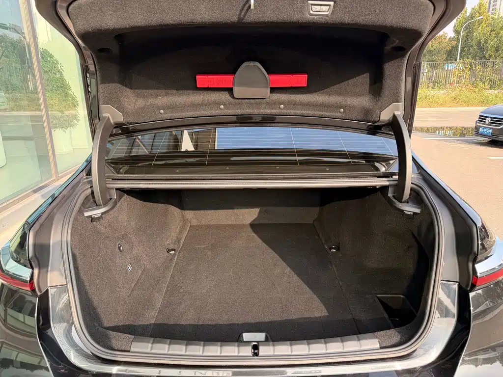 BMW i7 — миниатюра 25