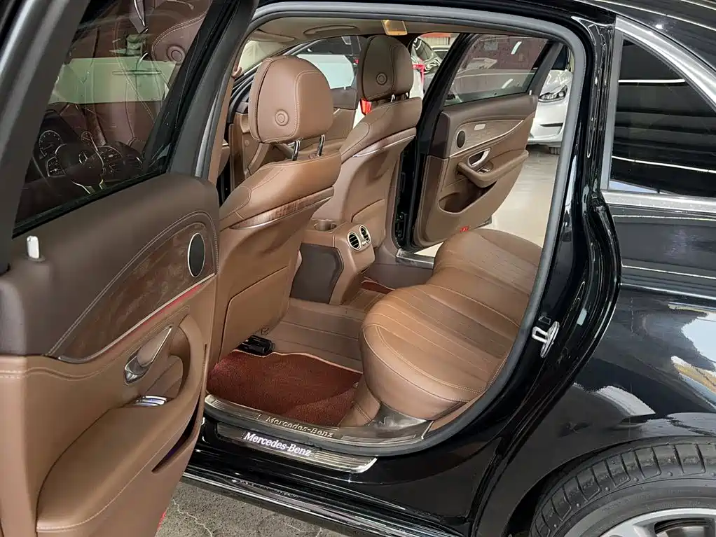 Mercedes-Benz E-Class — миниатюра 16