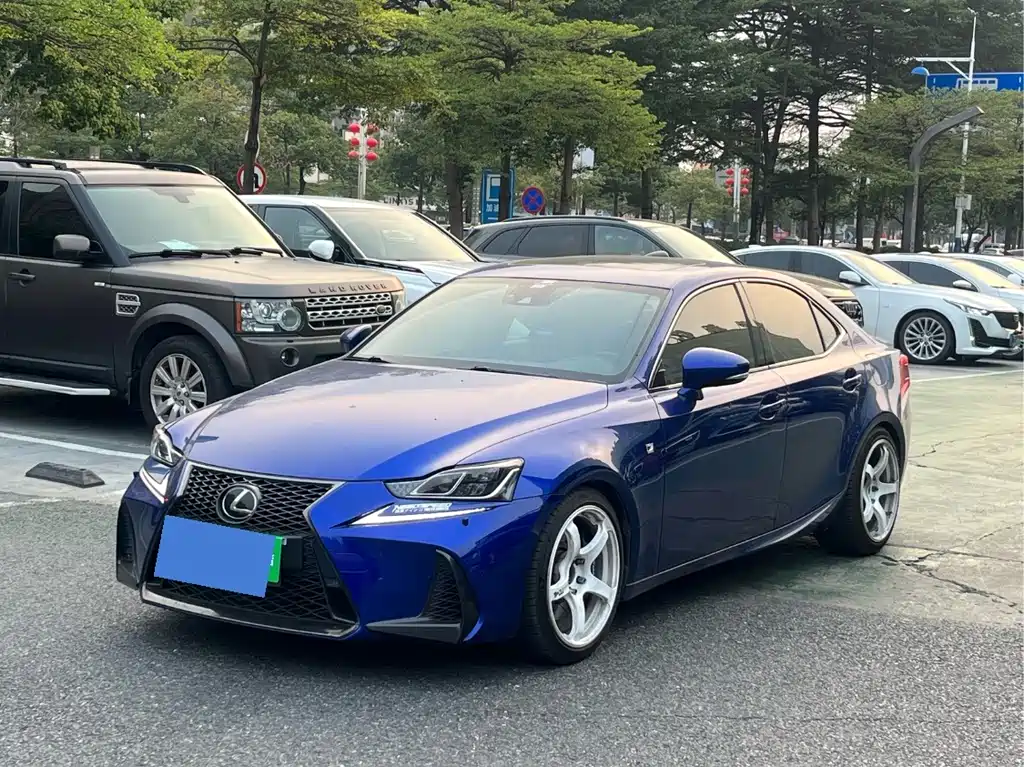 Lexus IS