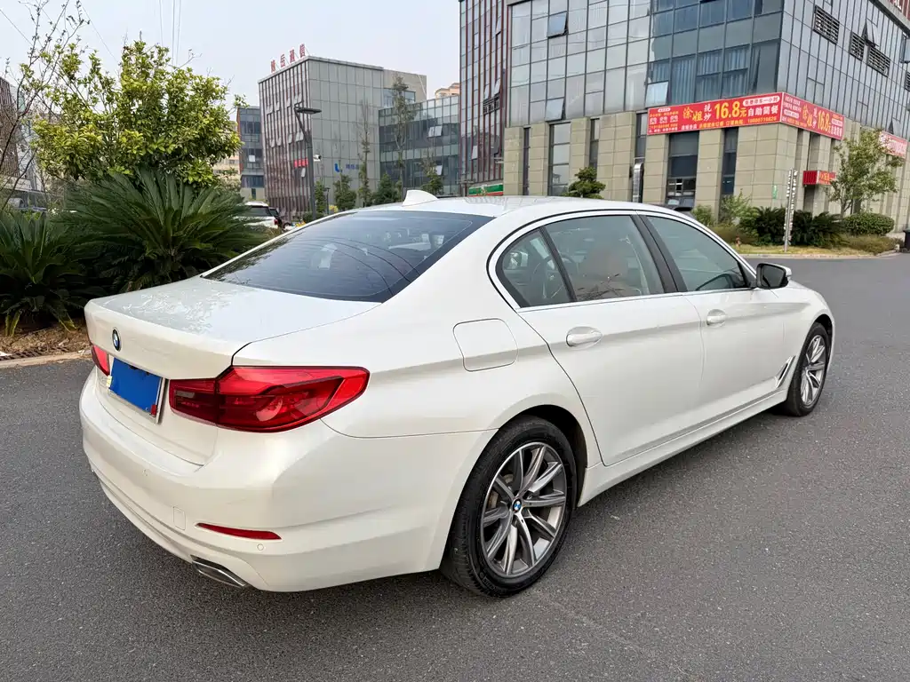 BMW 5 Series — миниатюра 7