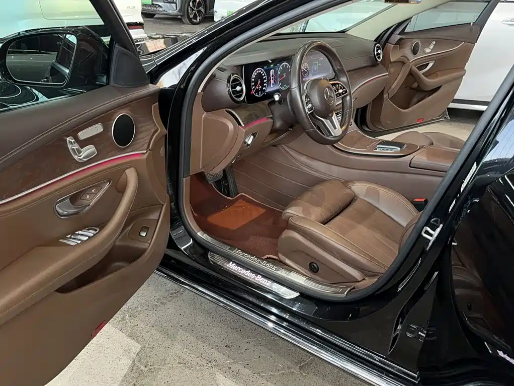 Mercedes-Benz E-Class — миниатюра 17