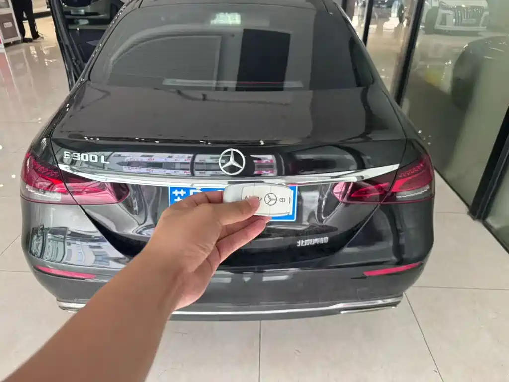 Mercedes-Benz E-Class — миниатюра 6