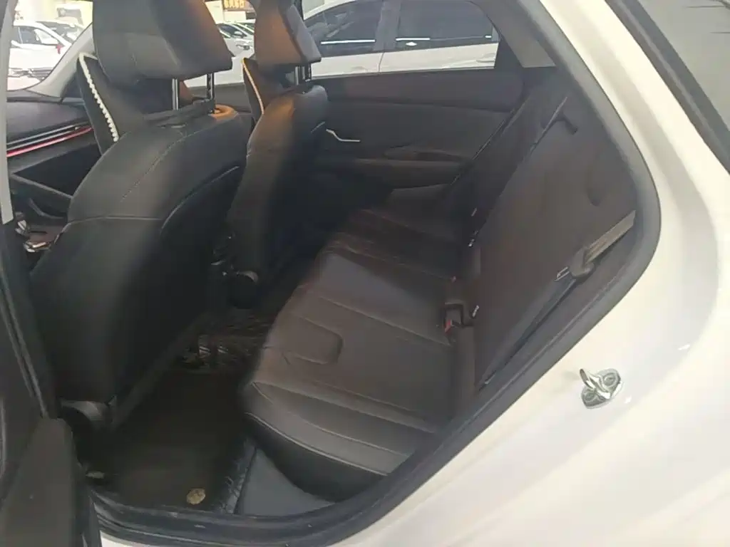 Hyundai Elantra — миниатюра 17