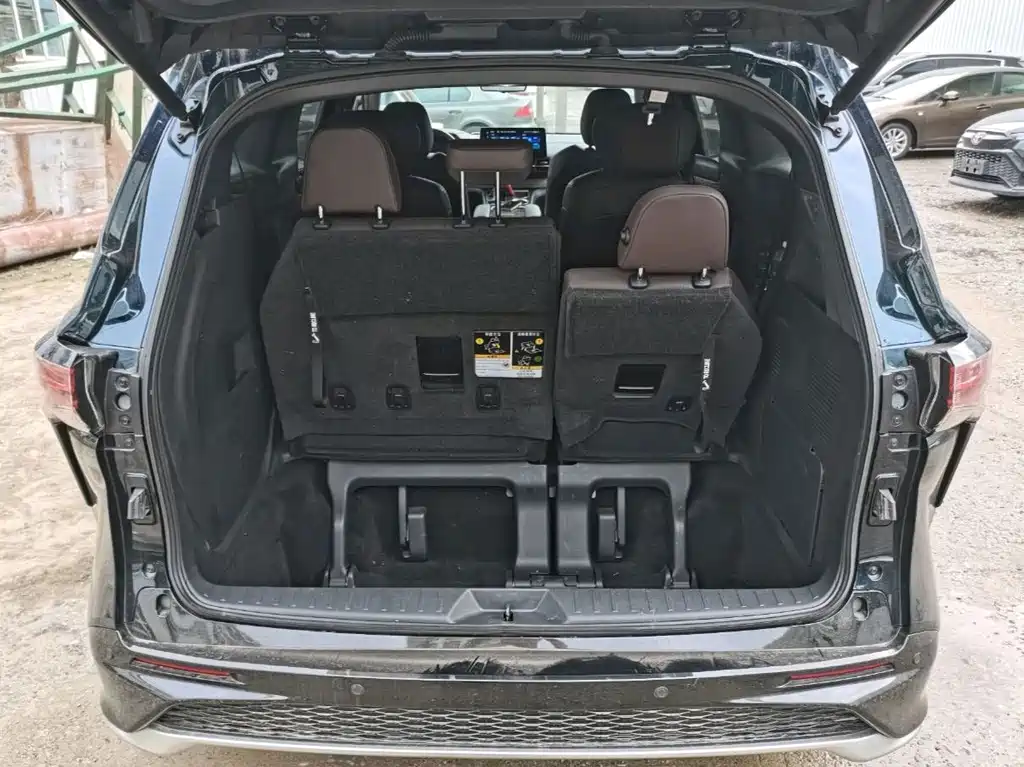 Toyota Granvia — миниатюра 9