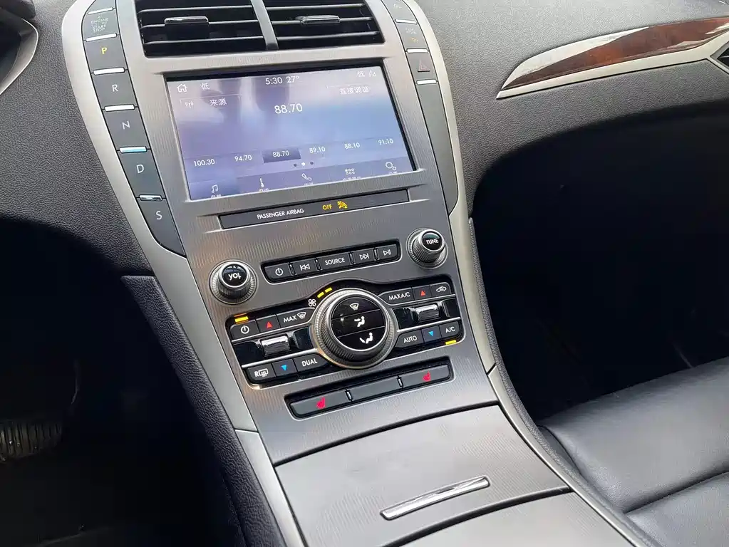 Lincoln MKZ — миниатюра 11