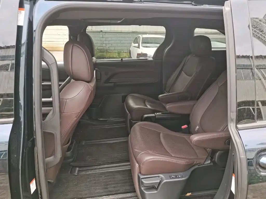 Toyota Granvia — миниатюра 8
