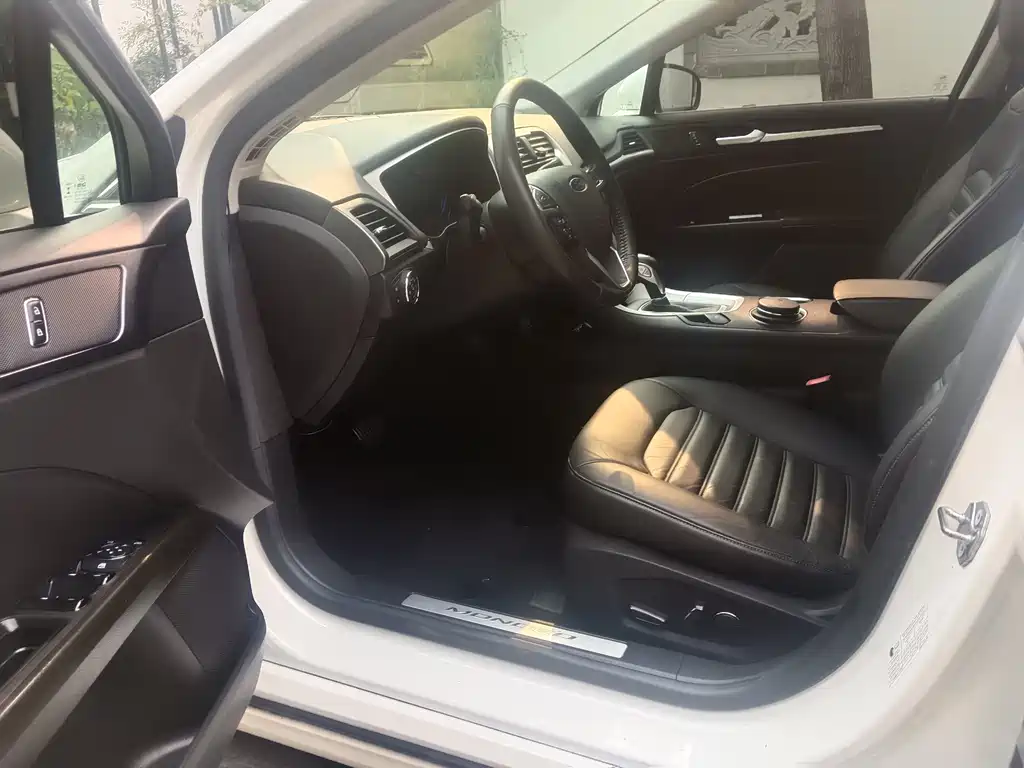 Ford Mondeo — миниатюра 9