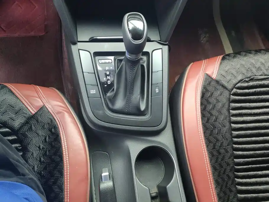 Hyundai Elantra — миниатюра 16