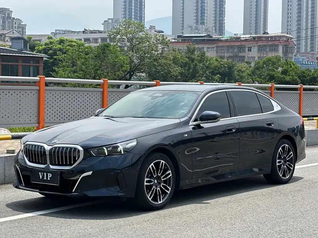 2025 BMW 5er - zdjęcie 1 z 15