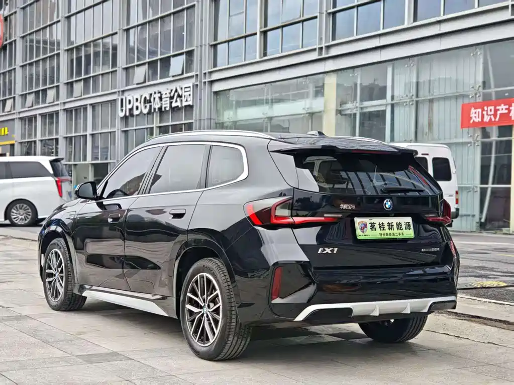 BMW iX1 2025 eDrive25L M Sport