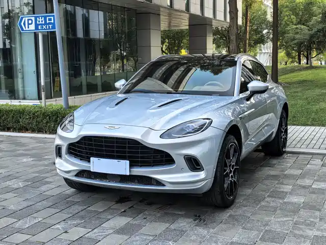 ASTON MARTIN DBX