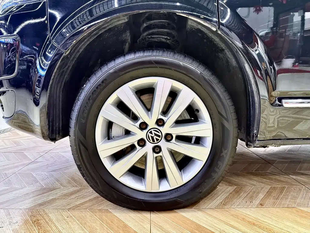 Volkswagen Multivan — миниатюра 7