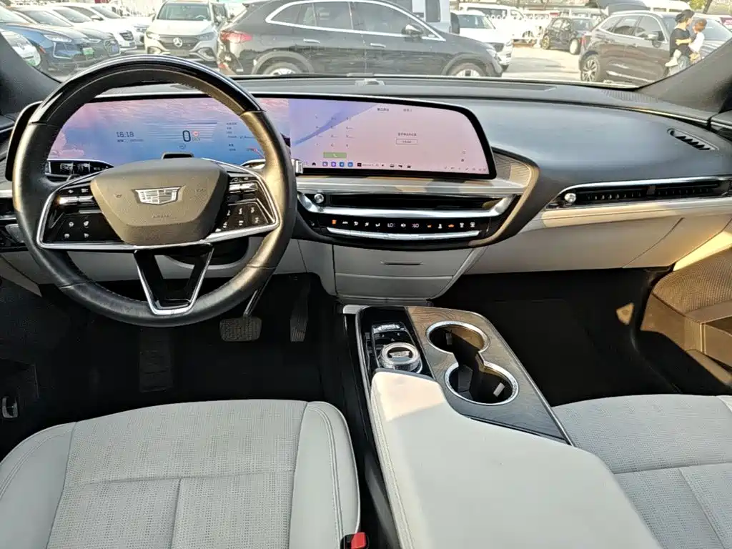 Cadillac Lyriq — миниатюра 10