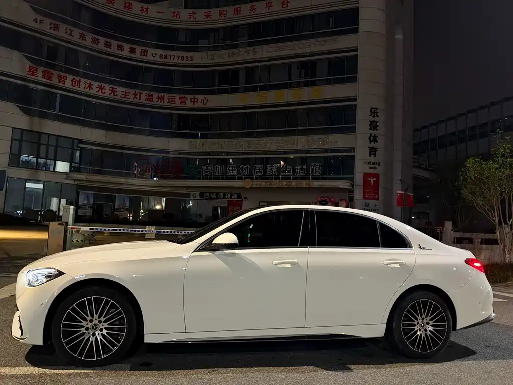Mercedes-Benz C-Class — миниатюра 3