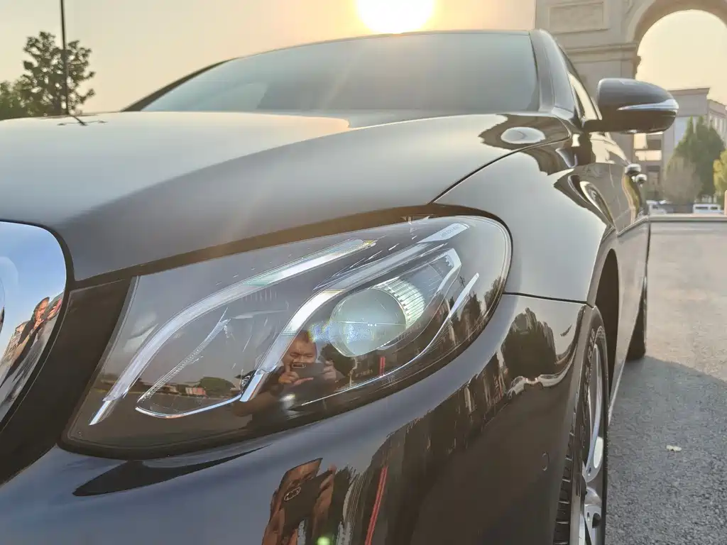 Mercedes-Benz E-Class — миниатюра 8