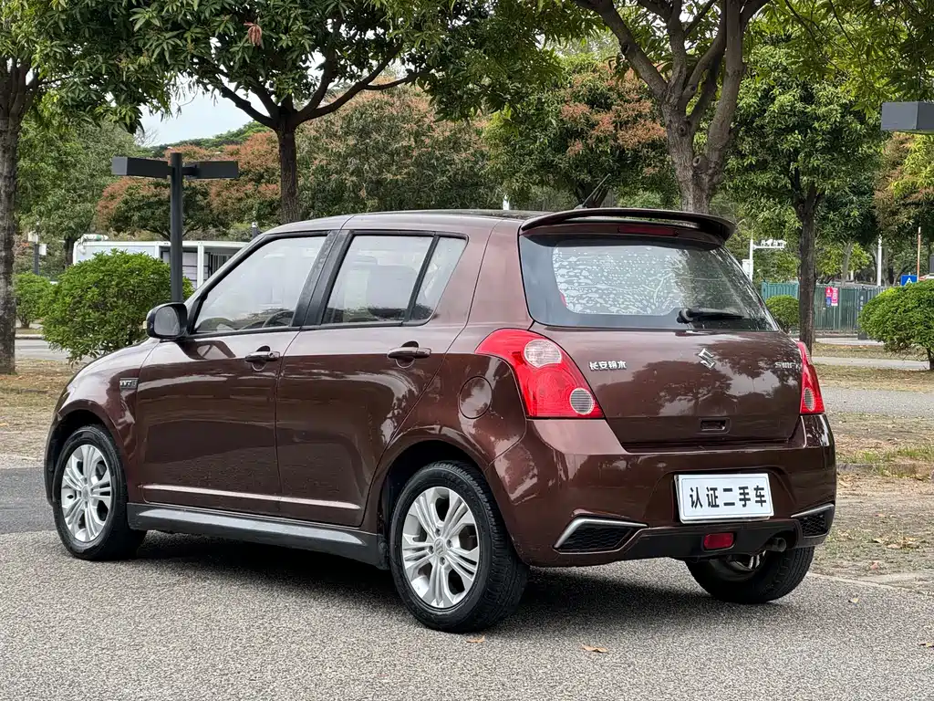 SUZUKI SWIFT