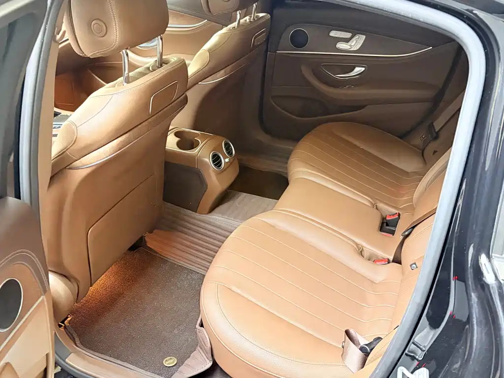 Mercedes-Benz E-Class — миниатюра 8