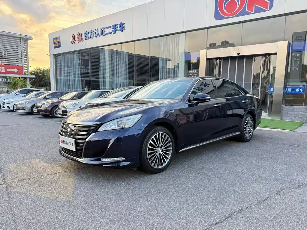 Toyota Crown 2018