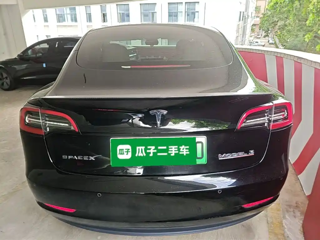 Tesla Model 3 — миниатюра 6