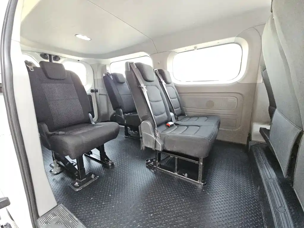 MAXUS V70 — миниатюра 9