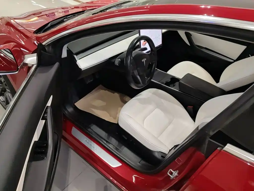 Tesla Model 3 — миниатюра 16