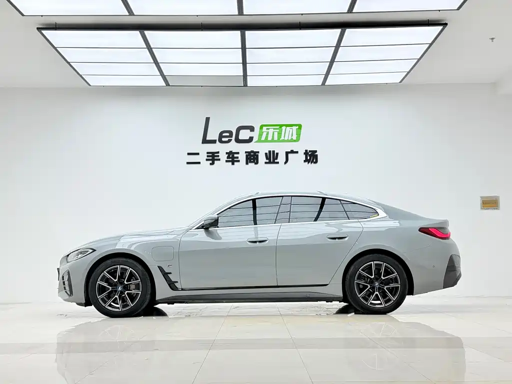 BMW i4 — миниатюра 19