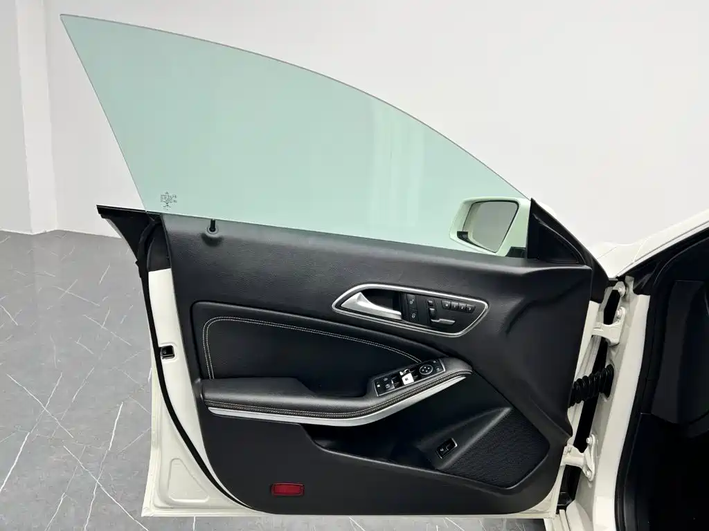 Mercedes-Benz CLA (Import) — миниатюра 13