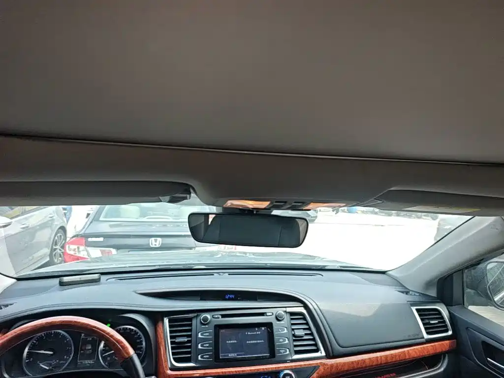 Toyota Highlander — миниатюра 18