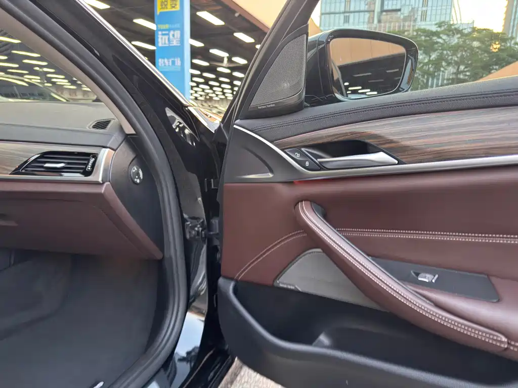 BMW 5 Series New Energy — миниатюра 15