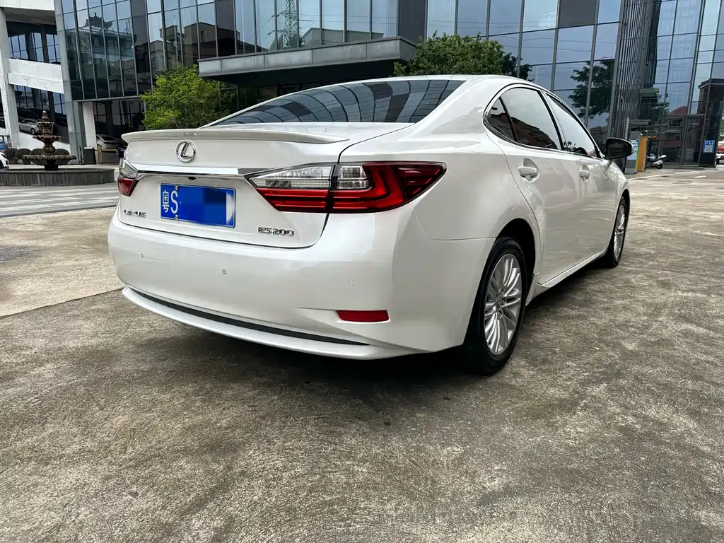 Lexus ES — миниатюра 3