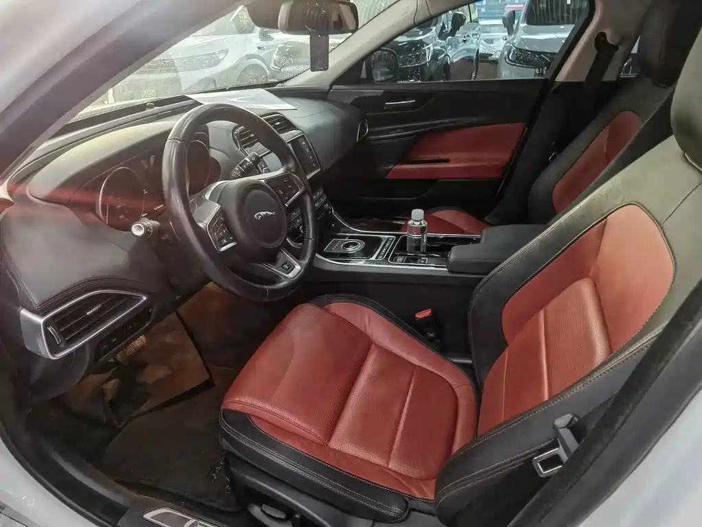 Jaguar XE — миниатюра 10
