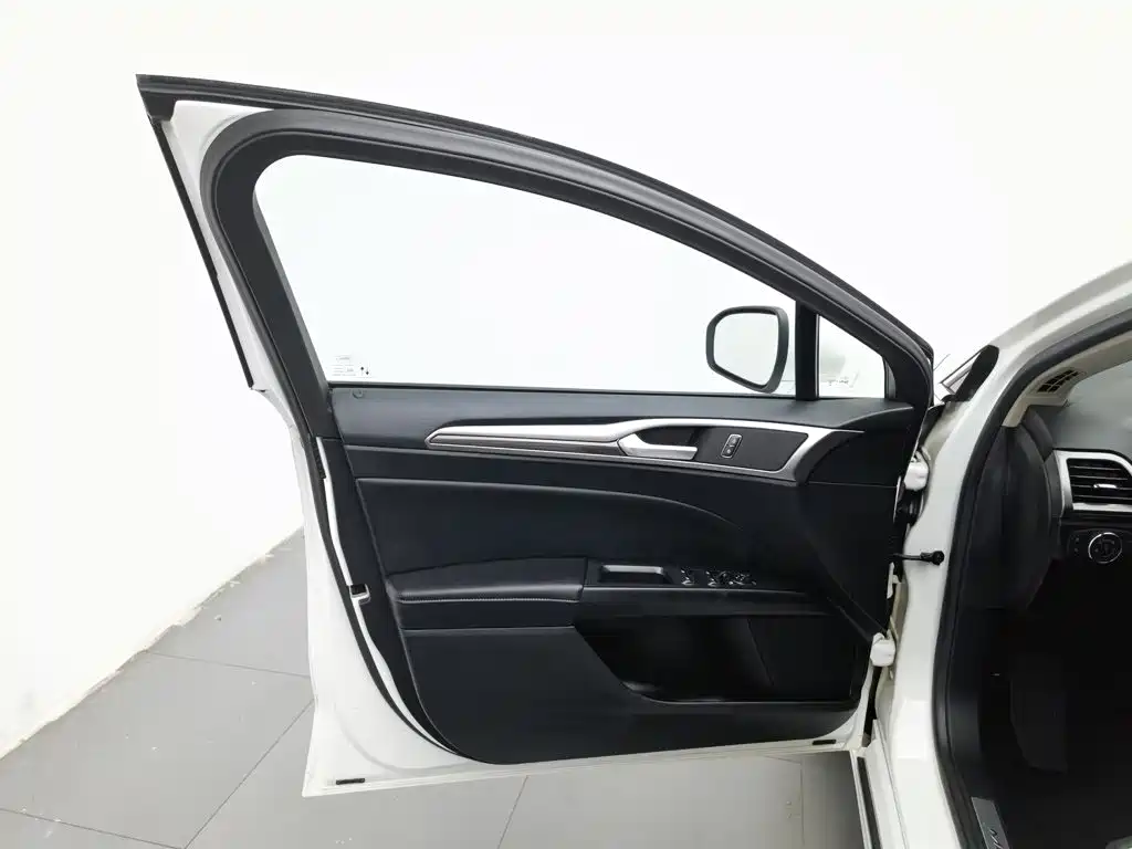Ford Mondeo — миниатюра 8