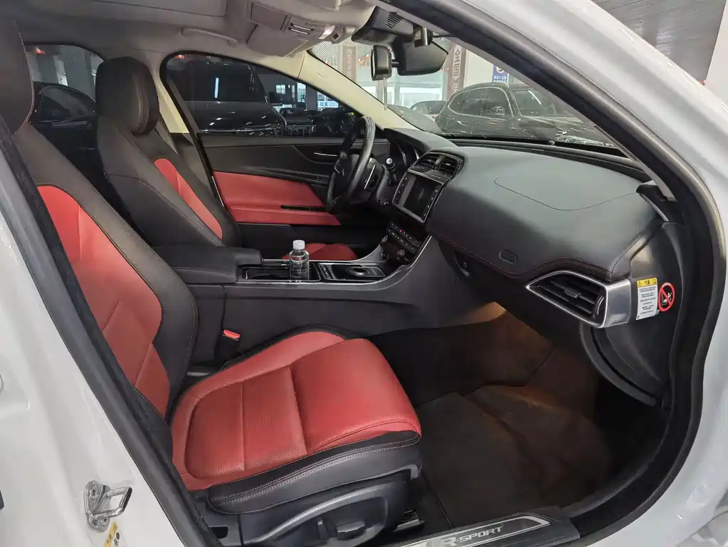 Jaguar XE — миниатюра 15