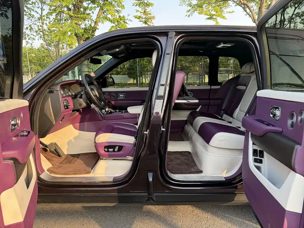 Rolls-Royce Cullinan 2018 мест