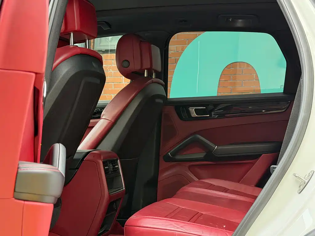 Porsche Cayenne — миниатюра 15