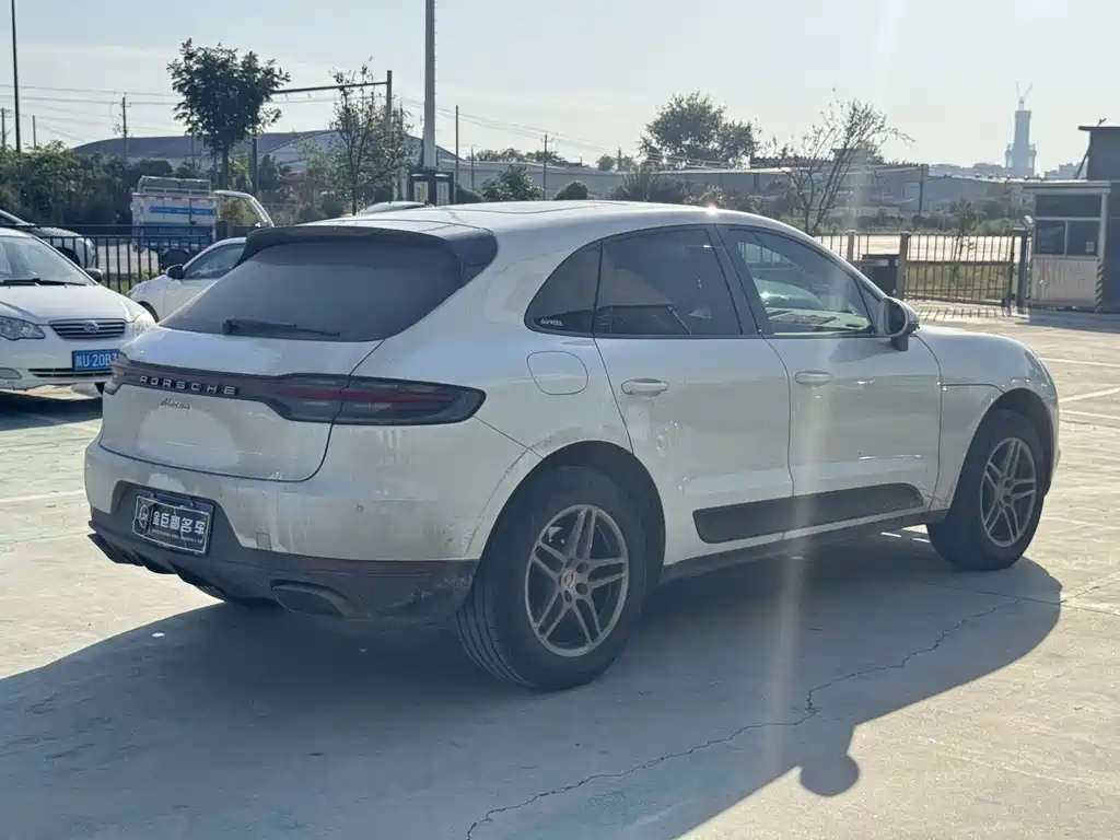 Porsche Macan — миниатюра 10