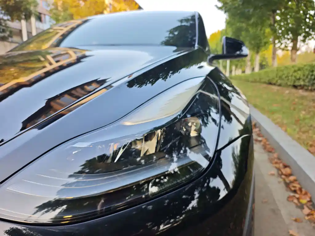 Tesla Model Y — миниатюра 12