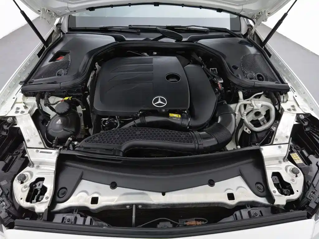 Mercedes-Benz E-Class — миниатюра 6