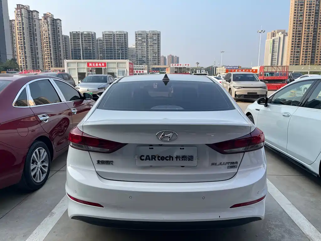 Hyundai Elantra — миниатюра 16