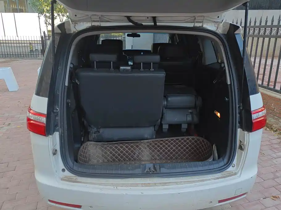 Luxgen Big 7 MPV — миниатюра 4