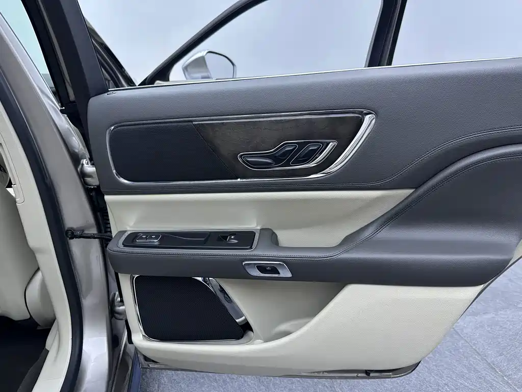 Lincoln Continental — миниатюра 20