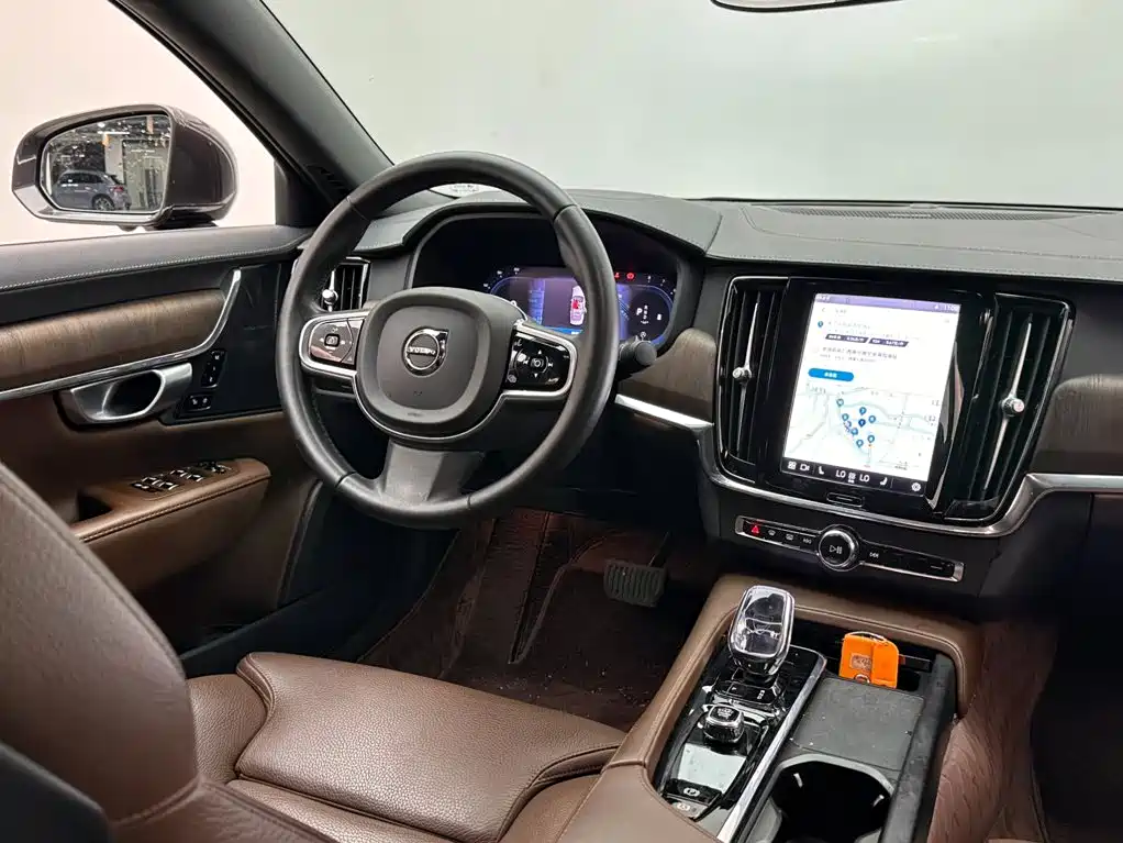 Volvo S90 — миниатюра 11