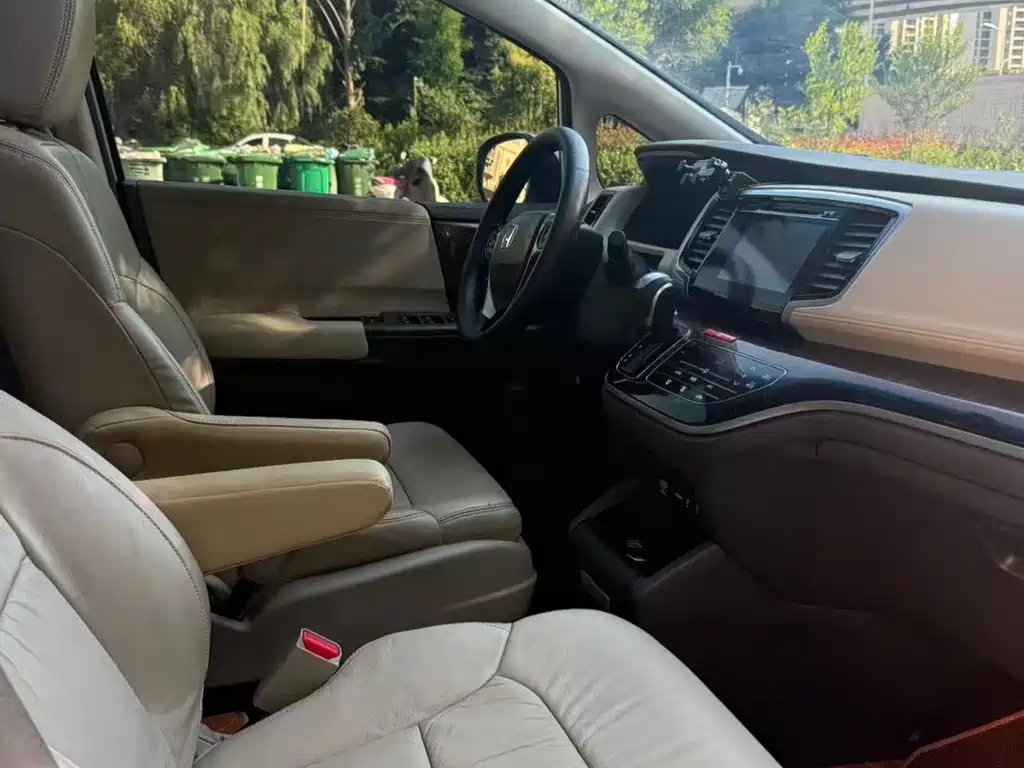Honda Odyssey 2015 2.4L Luxury