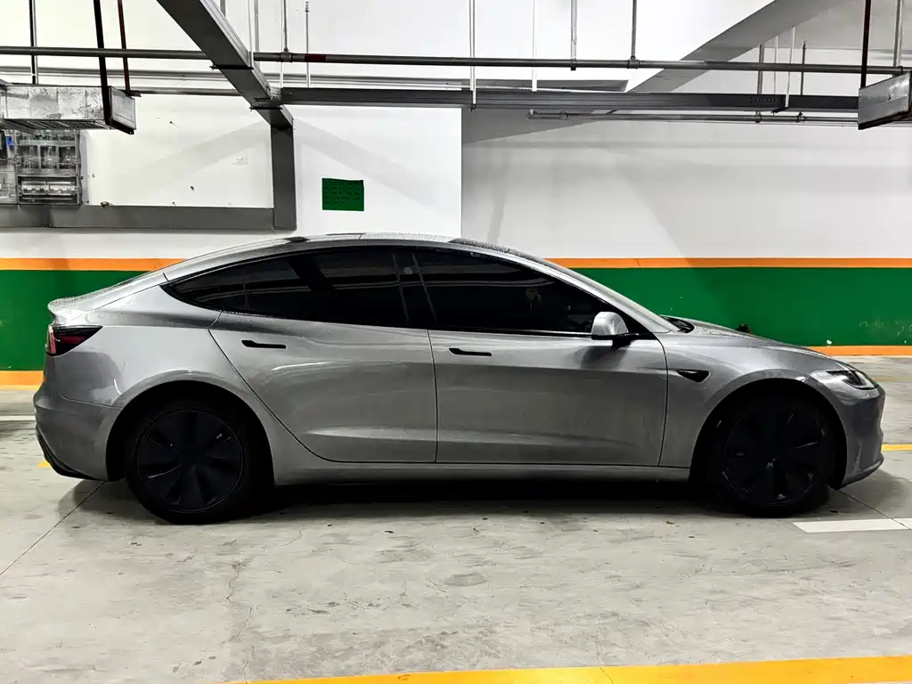 Tesla Model 3 — миниатюра 4