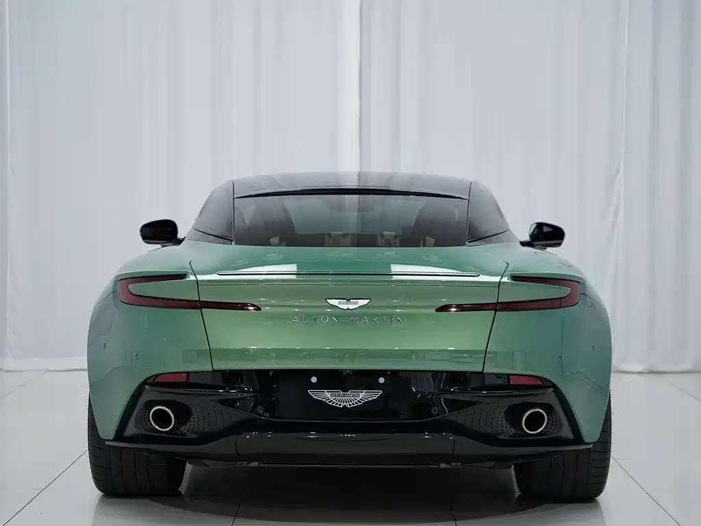 Aston Martin DB12 — миниатюра 5