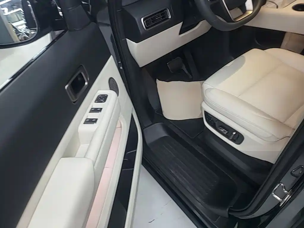 Li Auto Li MEGA — миниатюра 15