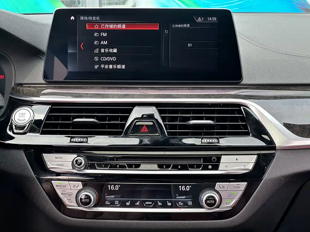 BMW 5 Series — миниатюра 11